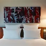 Tribe Hotell *