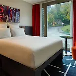 Hotel Tribe *
