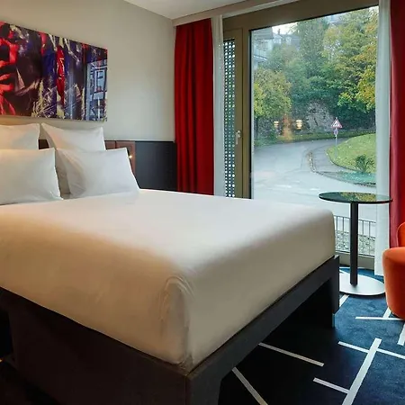 Hotel Tribe *